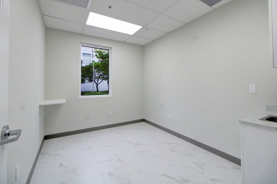 More Photos Of 304 N Krome Ave, Homestead Medical For Lease