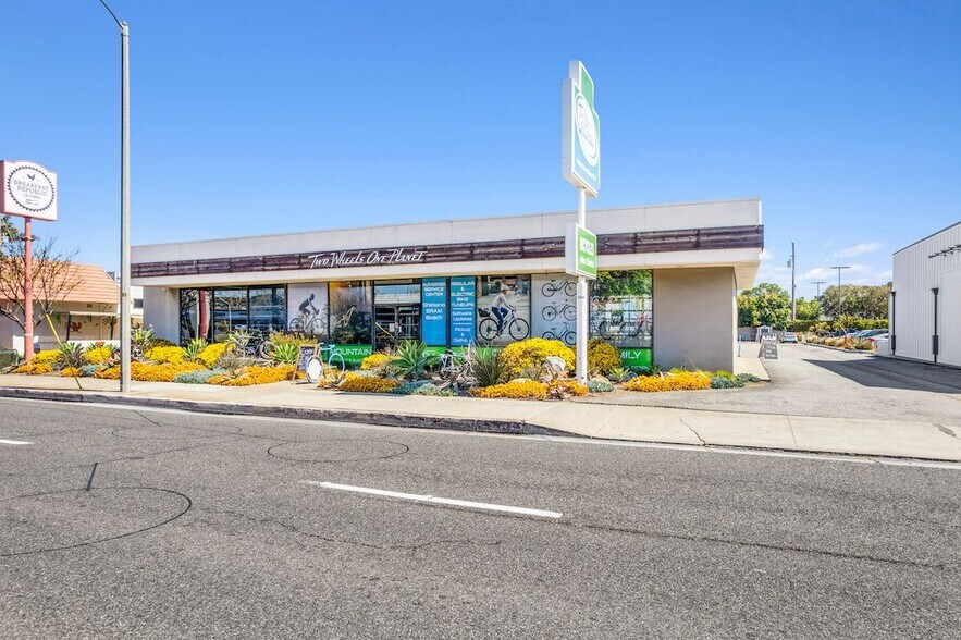 Primary Photo Of 420 E 17th St, Costa Mesa Freestanding For Lease