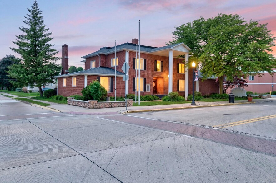 More Photos Of 209 N Main St, Belleville Medical For Sale