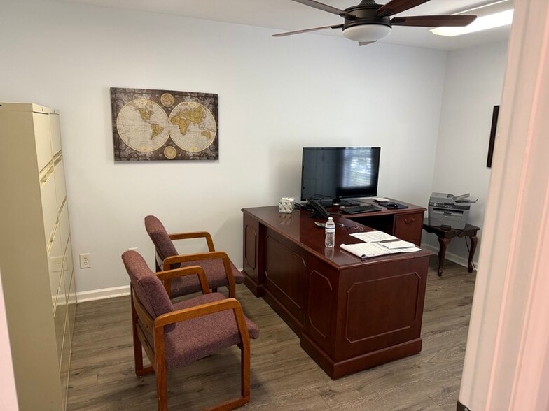 More Photos Of 208 S Hill St, Buford Office Residential For Lease
