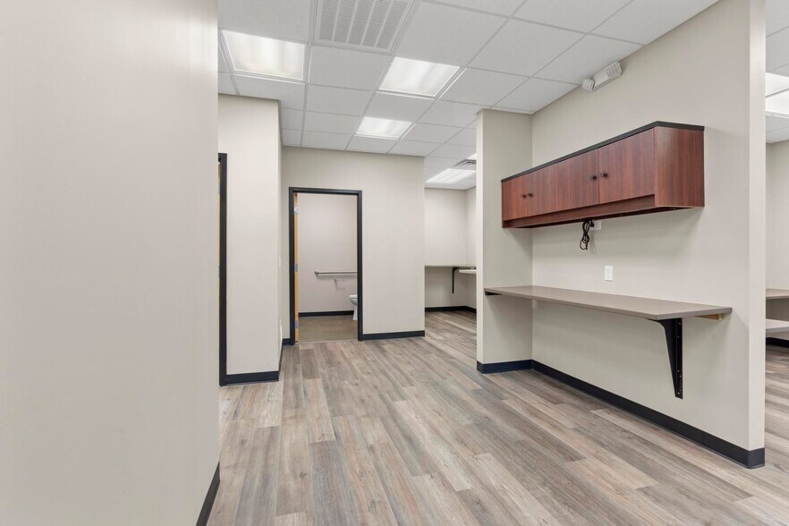 More Photos Of 1006 Ash St, Eudora Loft Creative Space For Lease