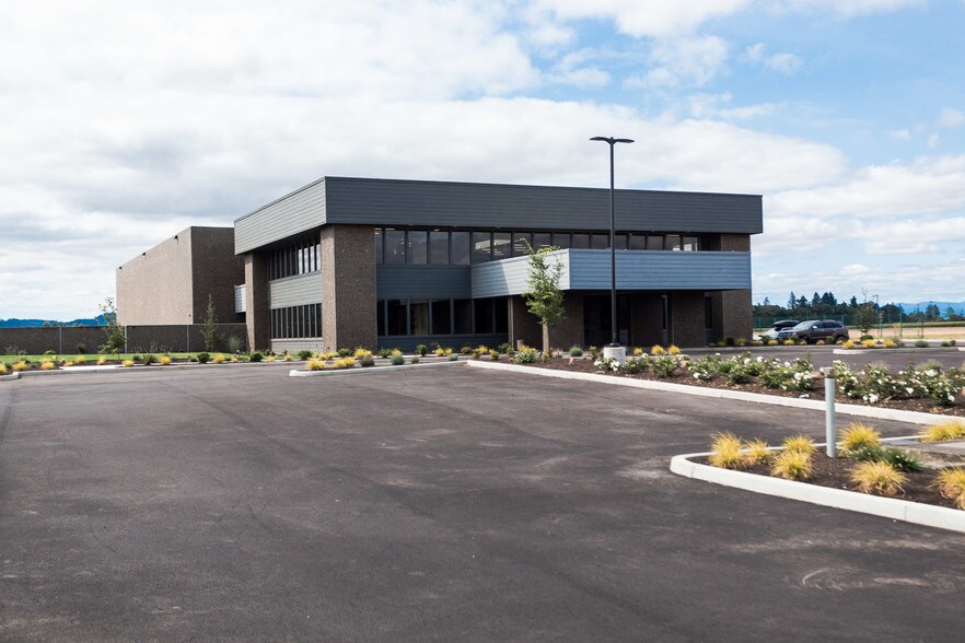 More Photos Of 3330 SE Three Mile Ln, McMinnville Light Manufacturing For Sale