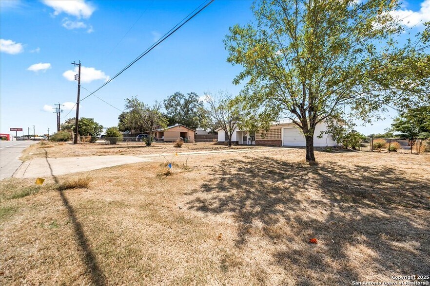 More Photos Of 19239 McDonald St, Lytle Land For Sale