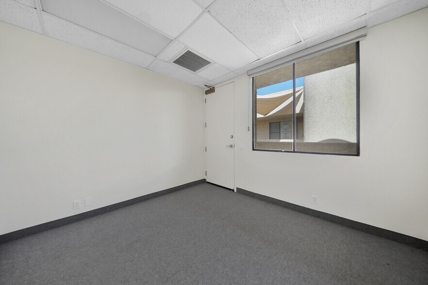 More Photos Of 74333 Hwy 111, Palm Desert Office For Lease