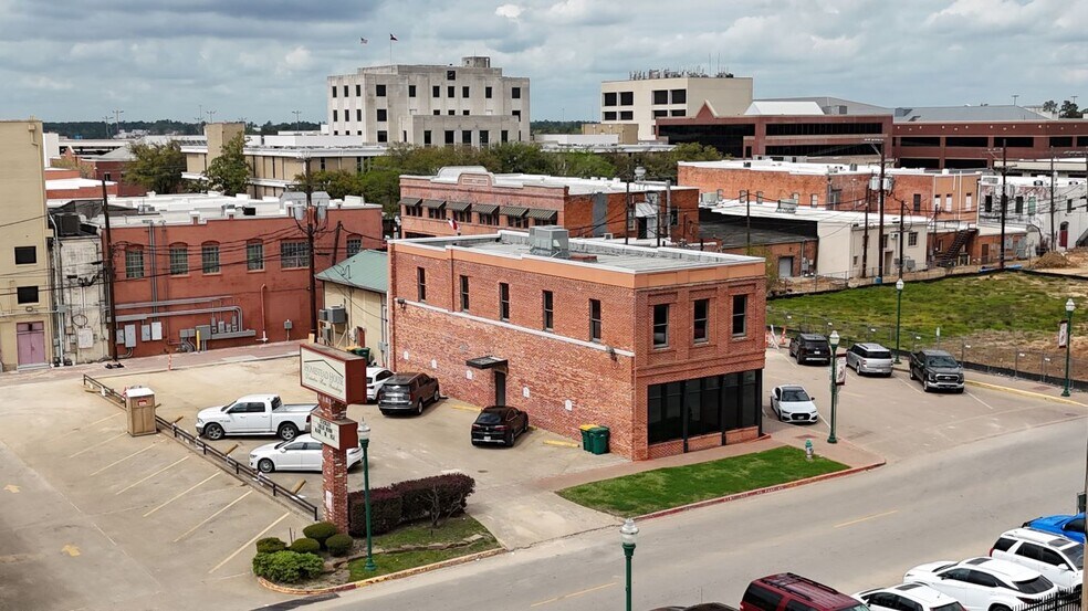 More Photos Of 101 Simonton St, Conroe Loft Creative Space For Lease