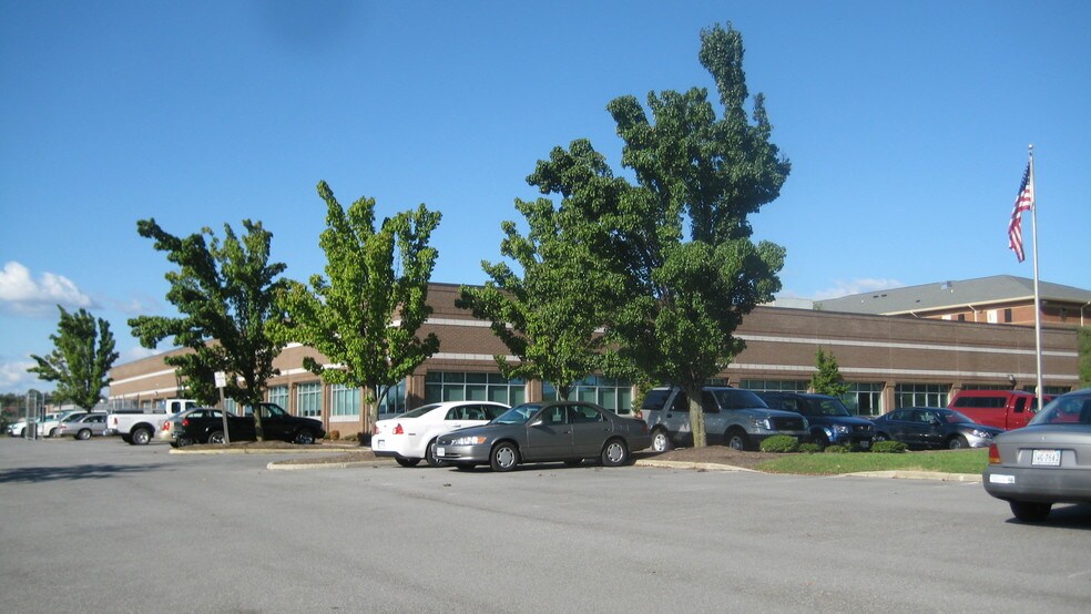 More Photos Of 5162 Valleypointe Pky, Roanoke Medical For Lease