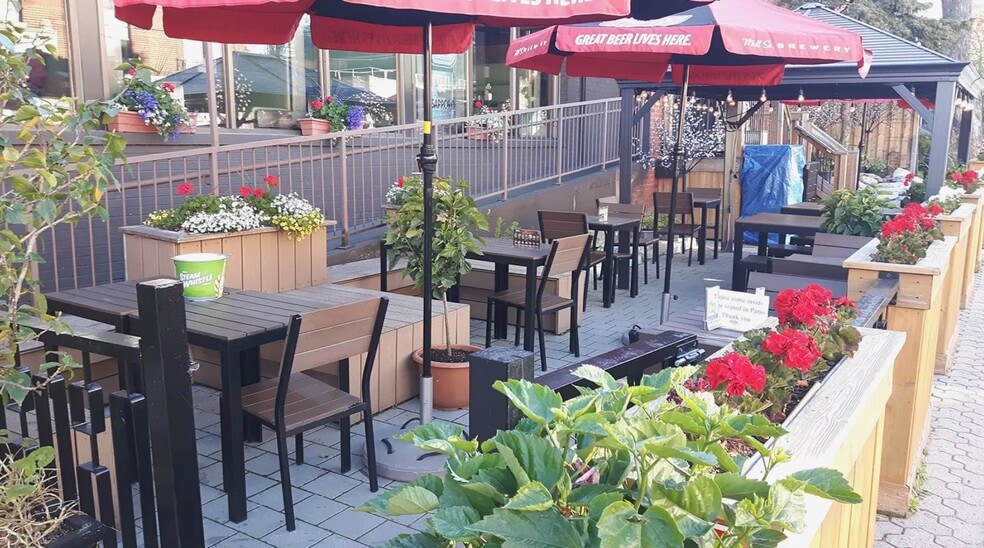 More Photos Of 584 Bloor St W, Toronto Restaurant For Lease