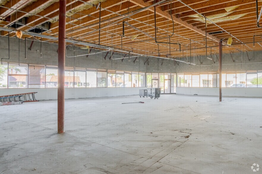 More Photos Of 9620 N Metro Pky W, Phoenix General Retail For Sale