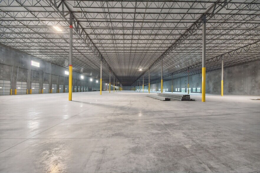 More Photos Of 4505 24th St E, Bradenton Distribution For Lease