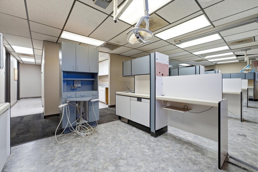 More Photos Of 1669 W Avenue J, Lancaster Medical For Lease