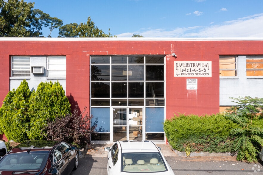 More Photos Of 6-12 Hoover Ave, Haverstraw Warehouse For Lease