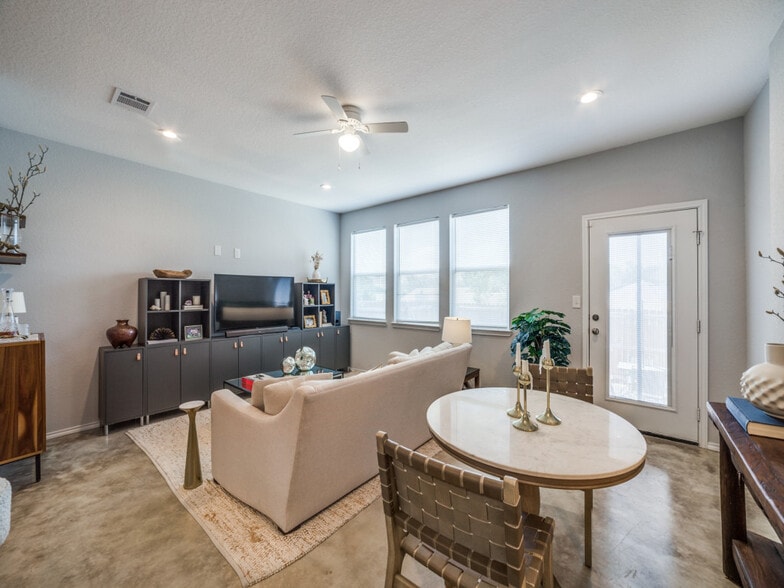 More Photos Of 6934 Crestway Rd, San Antonio Apartments For Sale