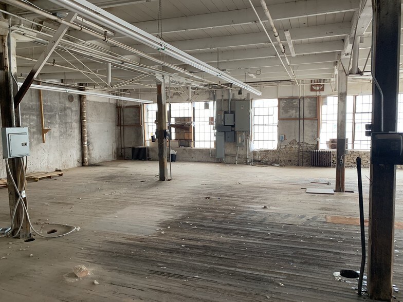 More Photos Of 612 New Hampshire St, Lawrence Office For Lease