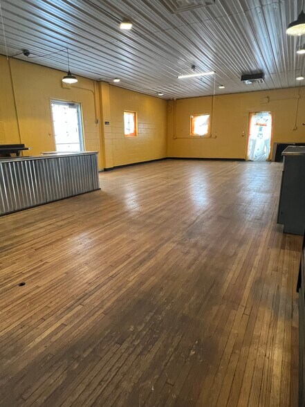 More Photos Of 720 S Broadway St, Greensburg Restaurant For Sale