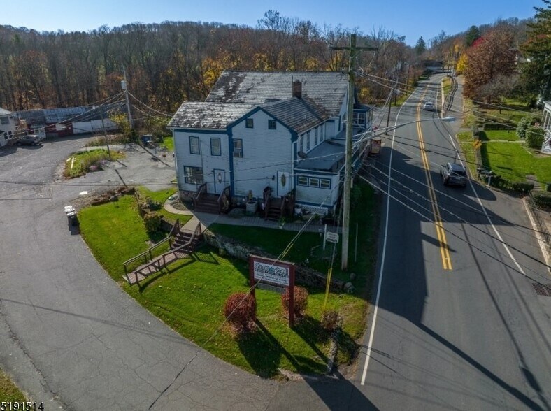 More Photos Of 371 Pittstown Rd, Pittstown Storefront Retail Residential For Sale