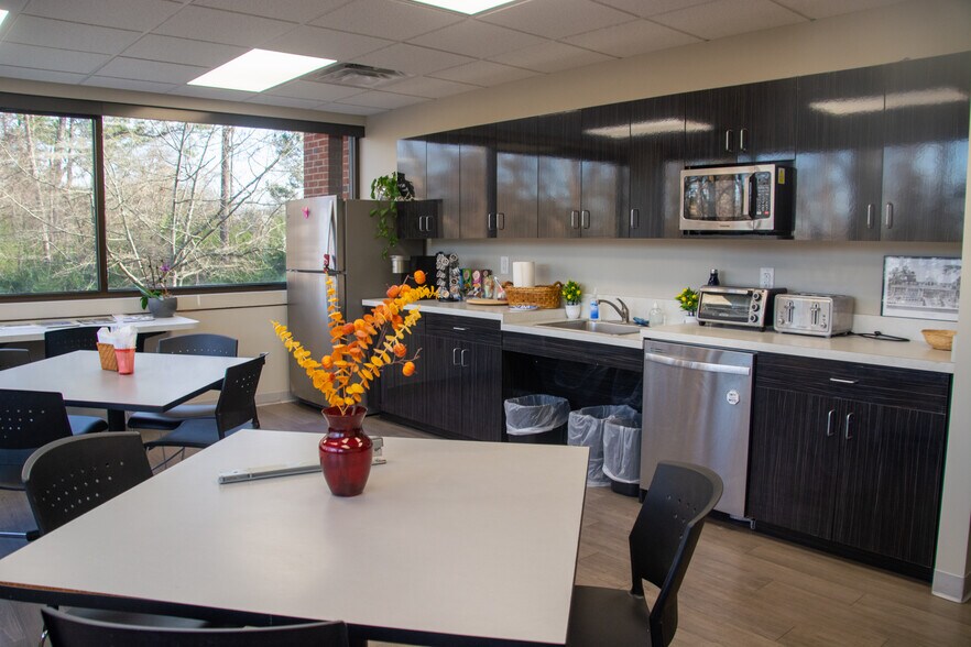 More Photos Of 1600 E Franklin St, Chapel Hill Medical For Sale