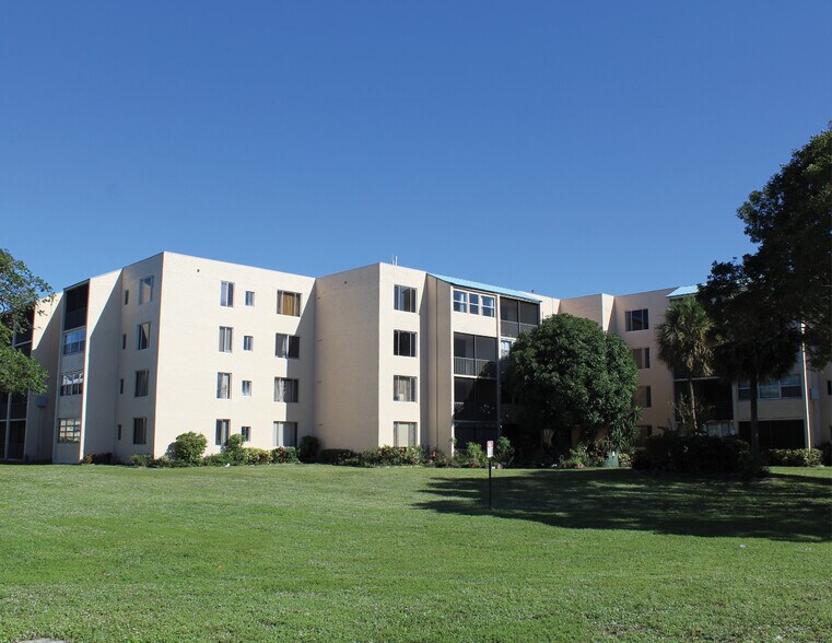 More Photos Of 2725 Somerset Dr, Lauderdale Lakes Apartments For Sale