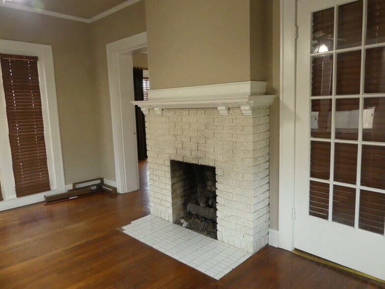 More Photos Of 304 S Trinity St, Decatur Office Residential For Lease