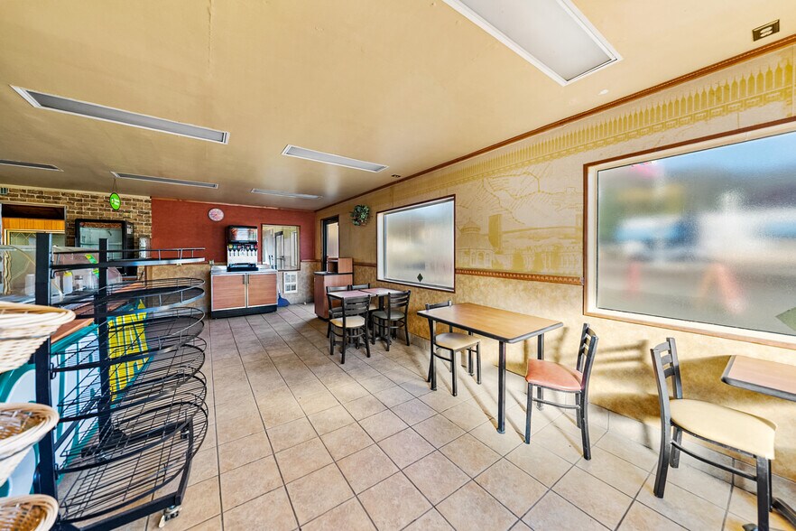 More Photos Of 21823 Highway 62, Shady Cove Storefront For Lease