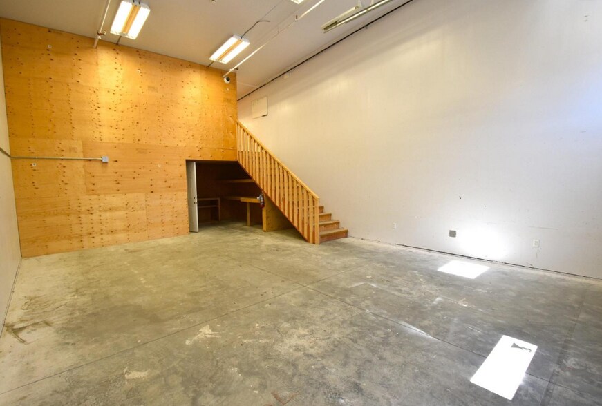 More Photos Of 9903 209 St NW, Edmonton Warehouse For Sale