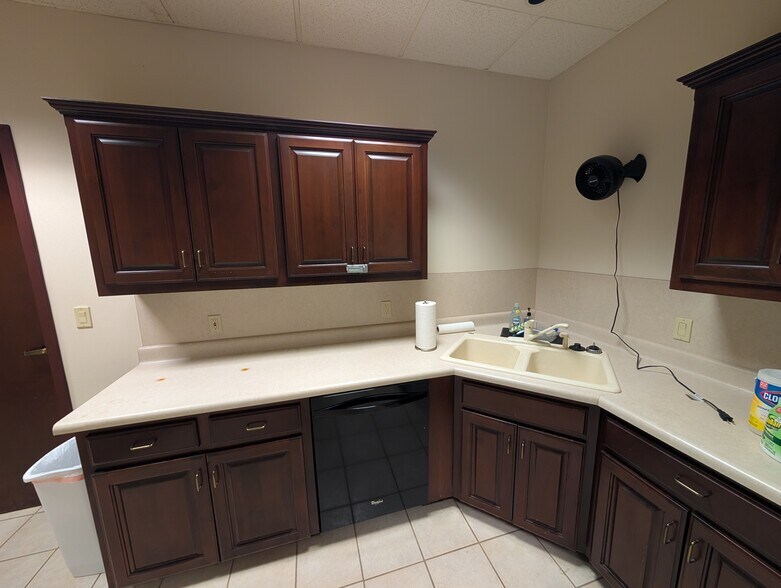 More Photos Of 6016-6020 NW 120th Ct, Oklahoma City Coworking Space