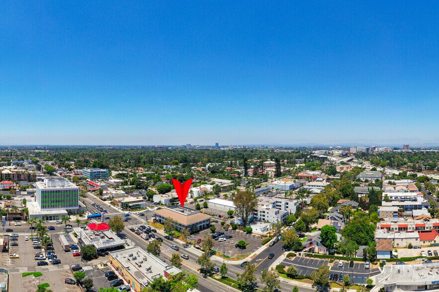 More Photos Of 1701 N Main St, Santa Ana Office For Sale