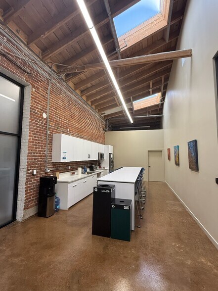 More Photos Of 2014-2022 E 7th St, Los Angeles Office For Lease