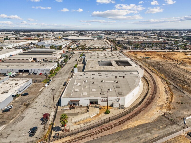 More Photos Of 6310 Corsair St, Commerce Manufacturing For Sale