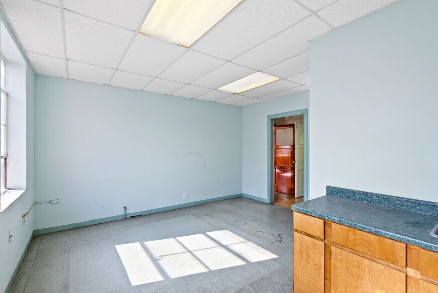 More Photos Of 1701 W Woodlawn Ave, San Antonio Religious Facility For Sale