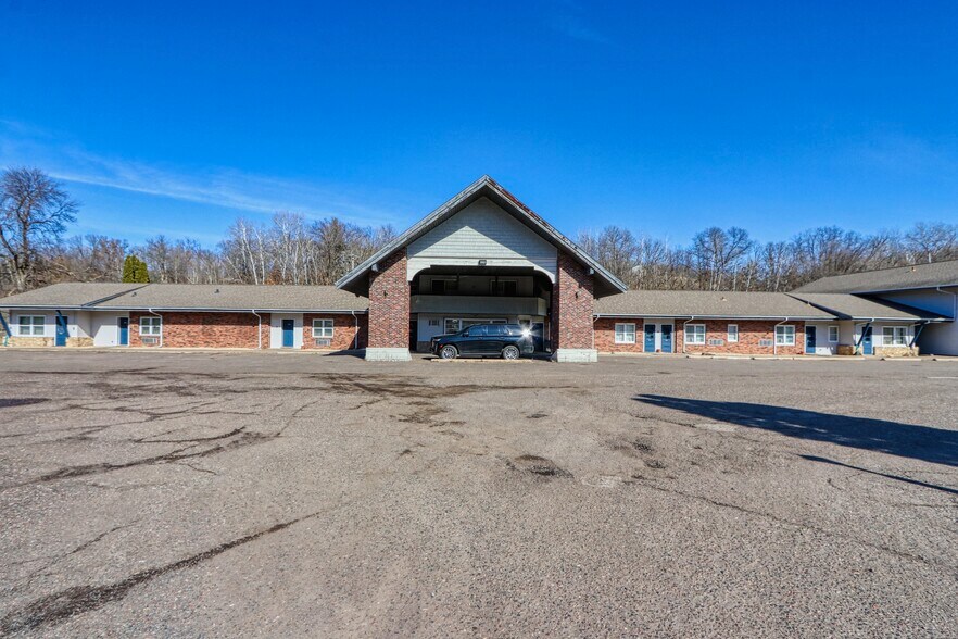 More Photos Of 726 S Highway 35, Saint Croix Falls Hotel For Sale