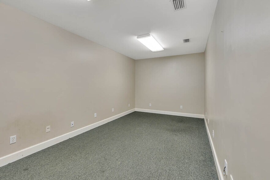 More Photos Of 124 Chapel Crossing Rd, Brunswick Office For Lease