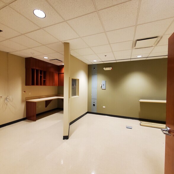 More Photos Of 1710-1784 W Golf Rd, Mount Prospect Restaurant For Lease