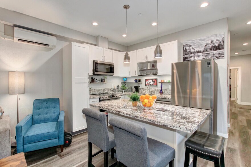 More Photos Of 1409-1411 Victorian Aly, Sacramento Apartments For Sale