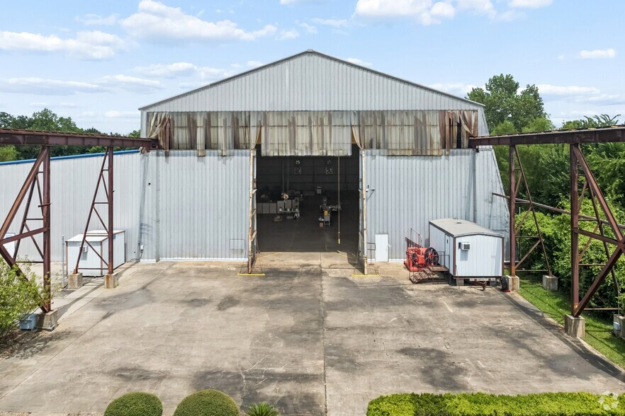 More Photos Of 12050 Proctor St, Houston Warehouse For Lease