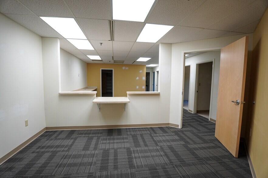 More Photos Of 4452 Eastgate Blvd, Cincinnati Office For Sale
