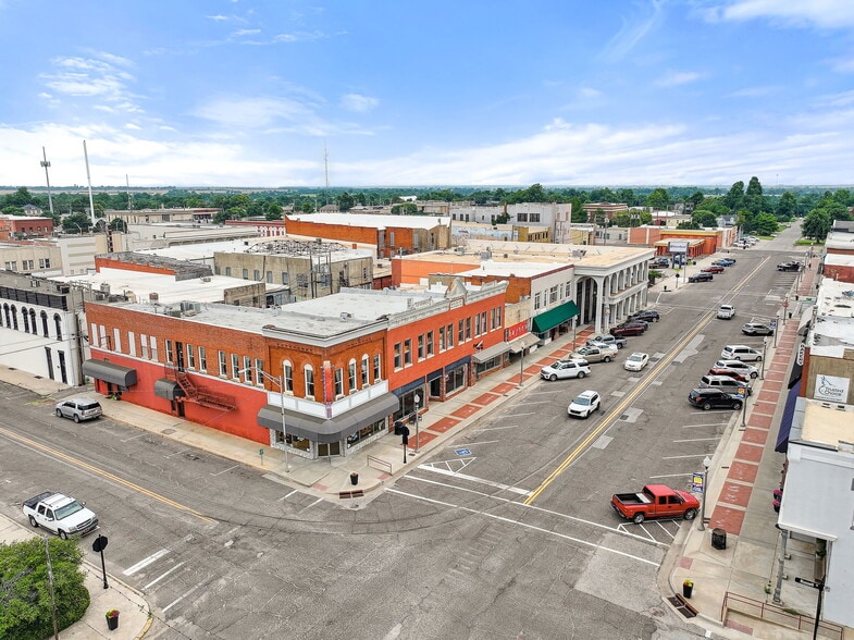 More Photos Of 120 S Rock Island Ave, El Reno Storefront Retail Office For Lease