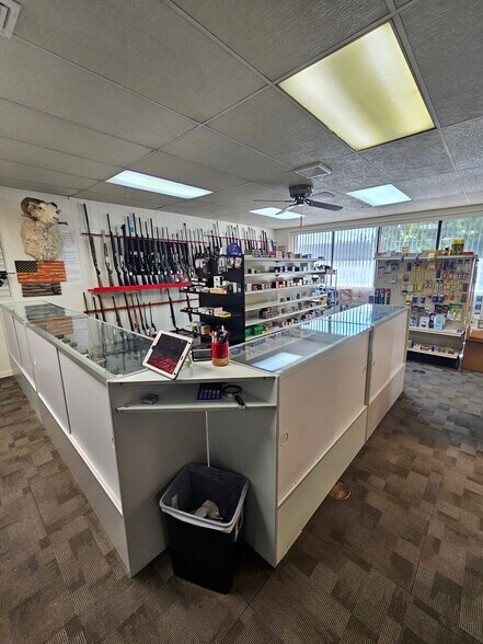 More Photos Of 1813 Main St, Northampton General Retail For Lease