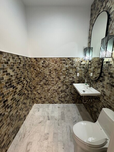 More Photos Of 5435 Park Central Ct, Naples Medical For Sale