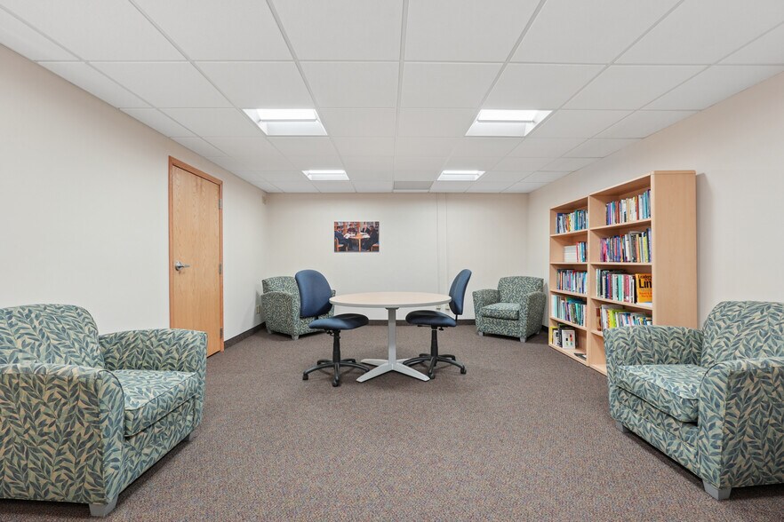 More Photos Of 2500 Park Ave, Minneapolis Office For Sale