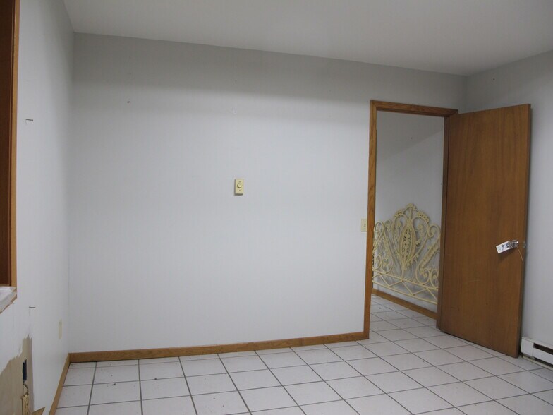 More Photos Of 713 E Main St, Waukon Manufacturing For Sale