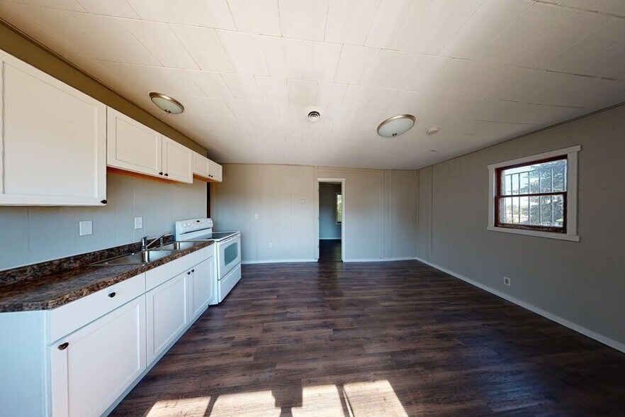 More Photos Of 304 10th Ave NW, Mandan Multifamily For Sale