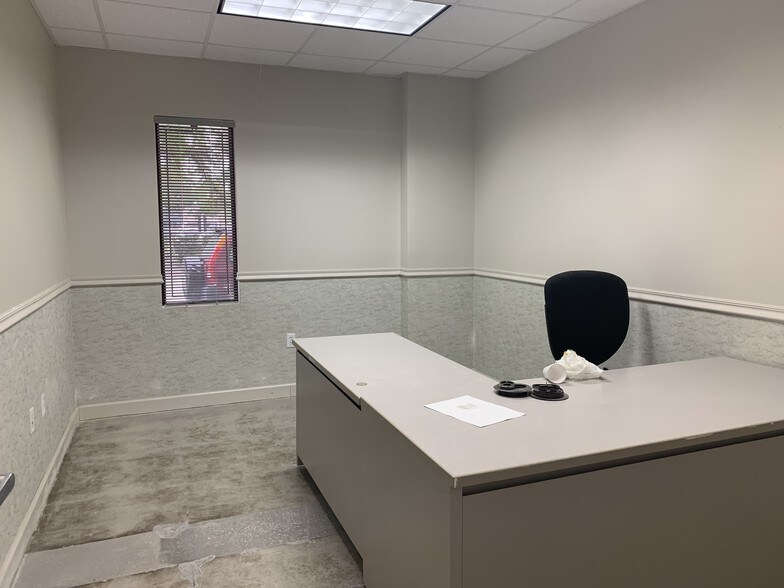 More Photos Of 2021 Tyler St, Hollywood Office For Lease