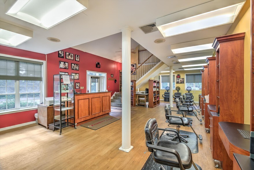 More Photos Of 1808-1810 Mount Holly Rd, Burlington Flex For Sale