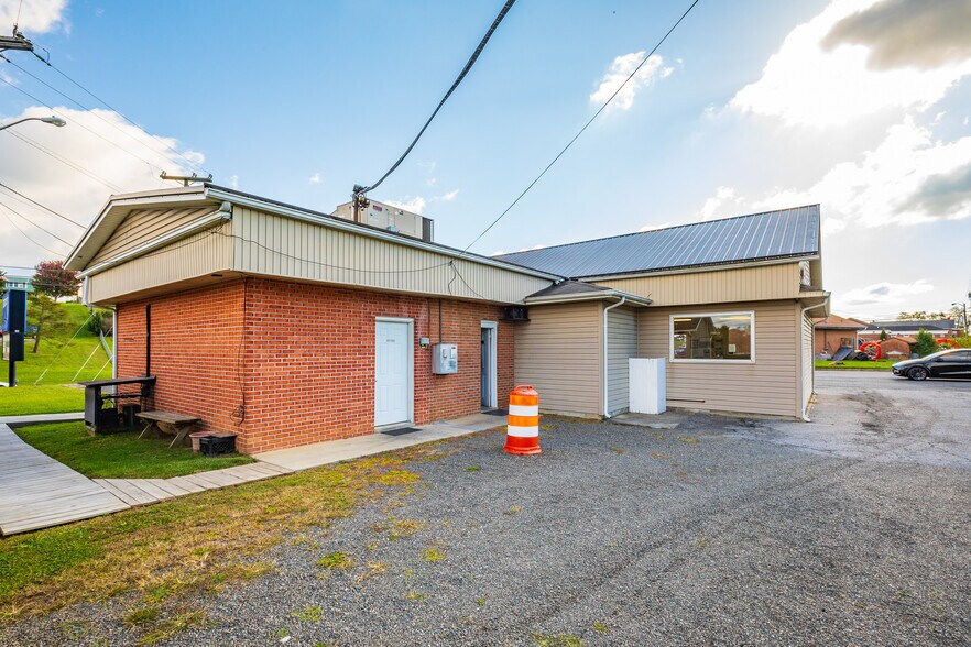 701 Fort Chiswell Rd, Max Meadows, VA 24360 Restaurant For Sale