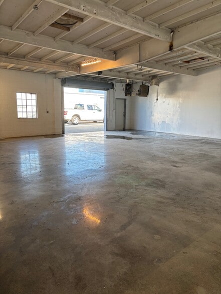 More Photos Of 1775-1783 Callens Rd, Ventura Warehouse For Lease