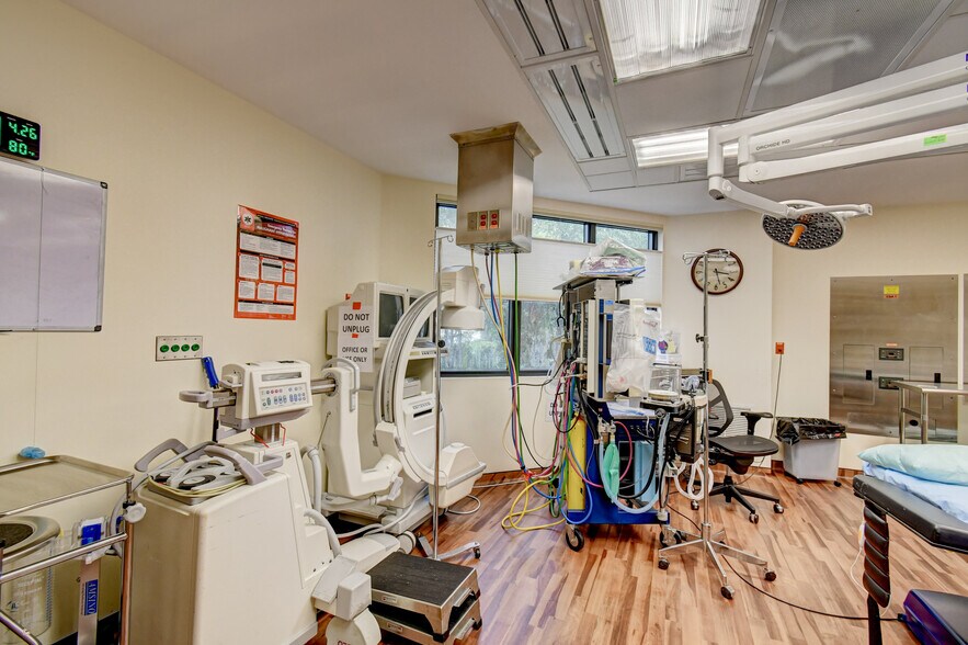 More Photos Of 2314 Seacrest Blvd, Boynton Beach Medical For Lease