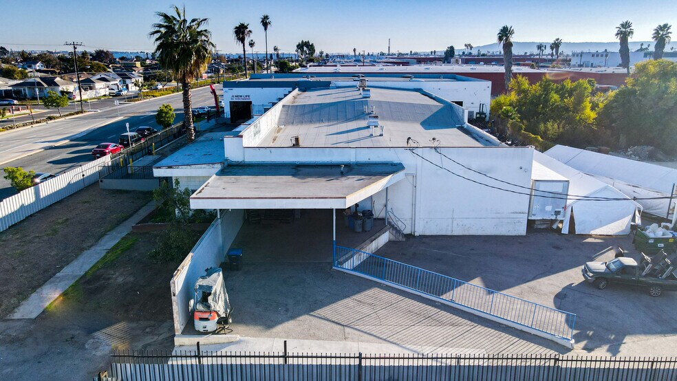 More Photos Of 13501 S Main St, Los Angeles Warehouse For Lease