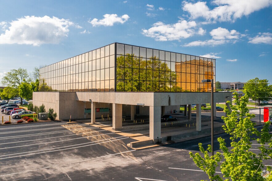 More Photos Of 2200 Westport Plaza Dr, Saint Louis Office For Lease