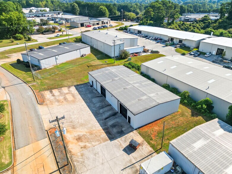 More Photos Of 2025 Marshall Huff Rd, Dallas Warehouse For Sale