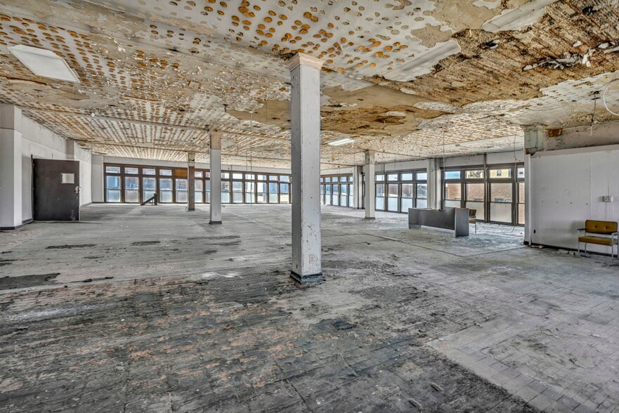 More Photos Of 112-130 Erie St S, Massillon Office For Sale